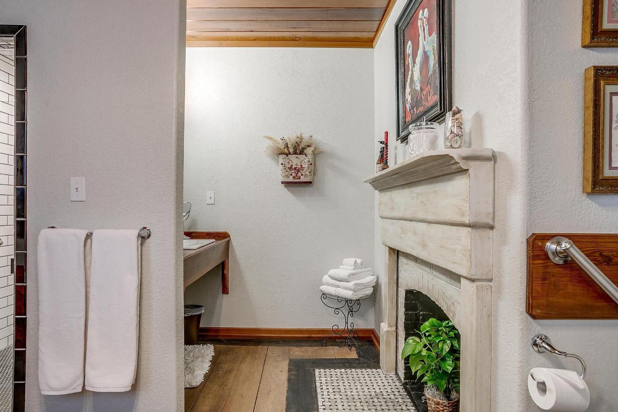 The Gallery House Boutique Hotel Stephenville Dış mekan fotoğraf